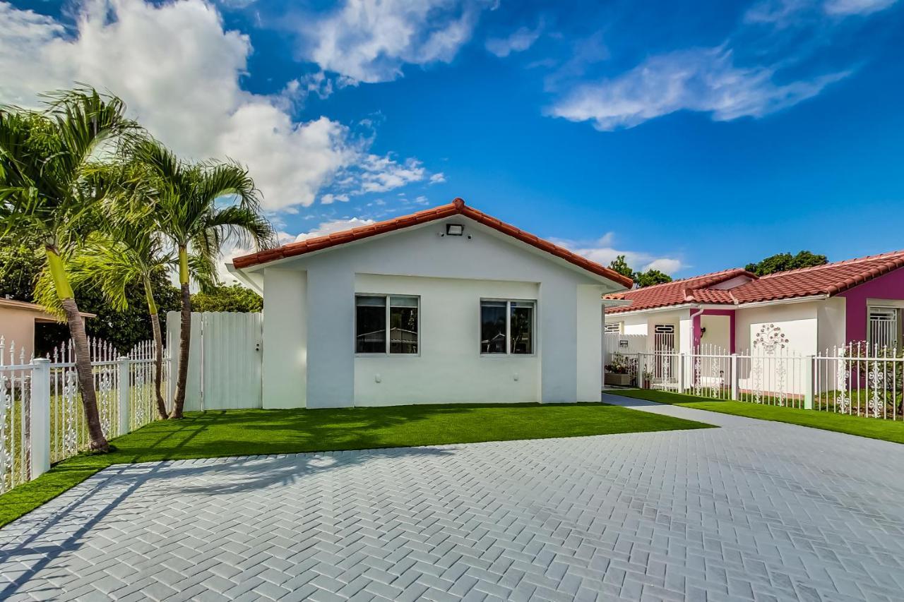 Villa Luxurious Tropical Private Oasis By Mia Airport Hialeah Exterior foto